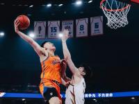 米兰体育-林崴31分同曦不敌广东李弘权26分上海胜四川